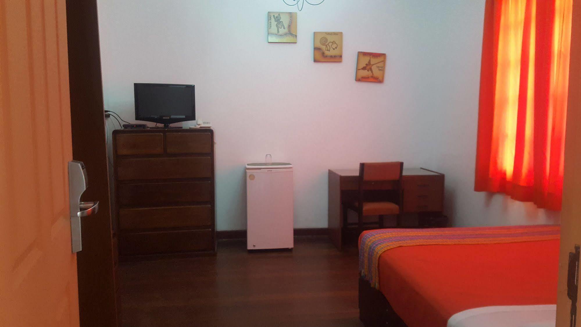 Hotel Miraflores Lodge Лима Экстерьер фото